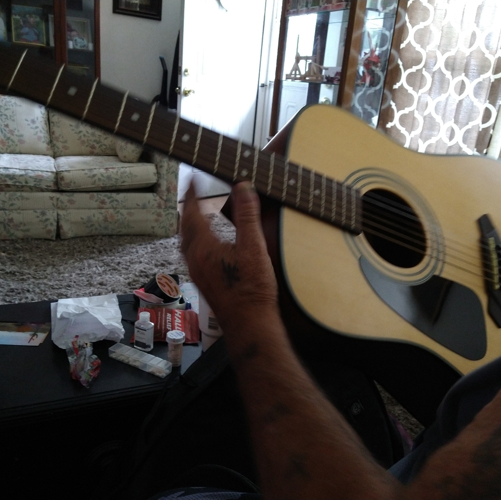 GIBSON GUITAR